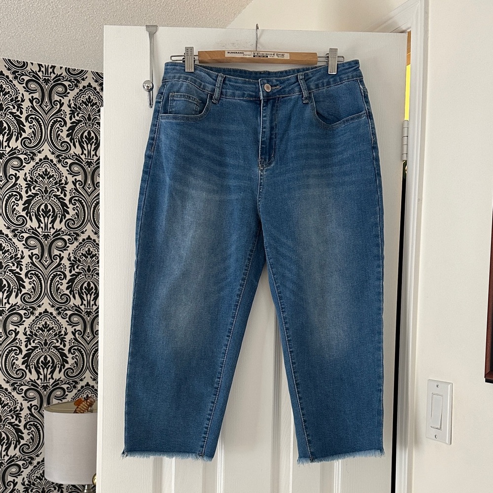 Stylish Blue Cropped Women's Jeans